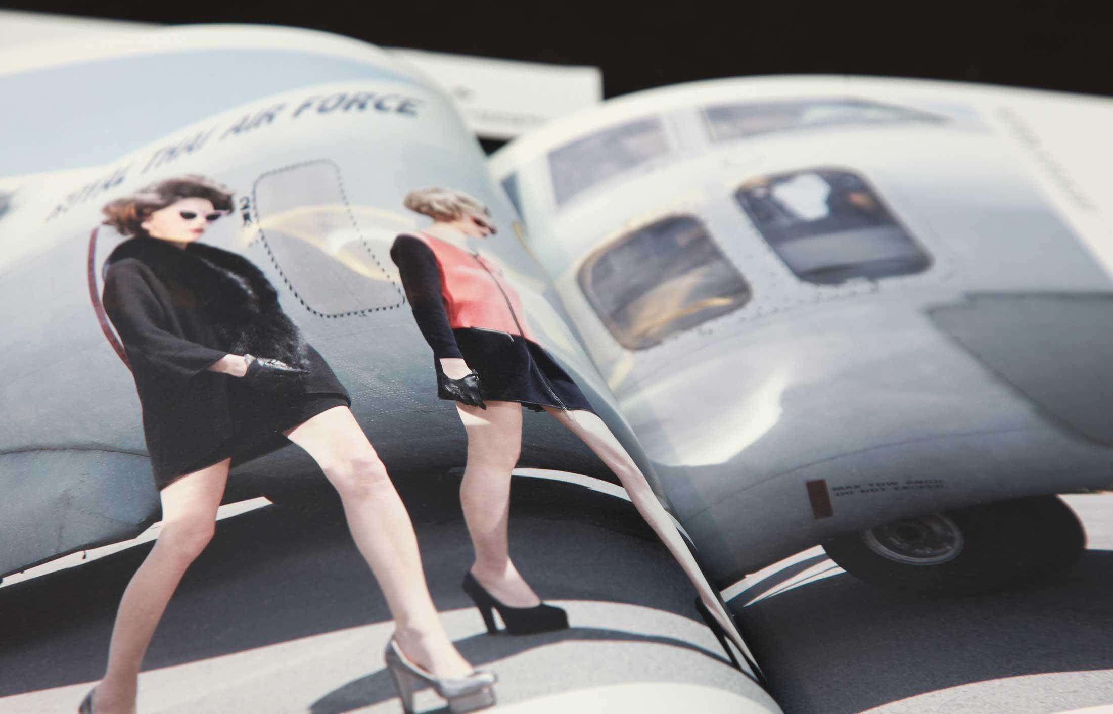 如何設計女性服裝畫冊