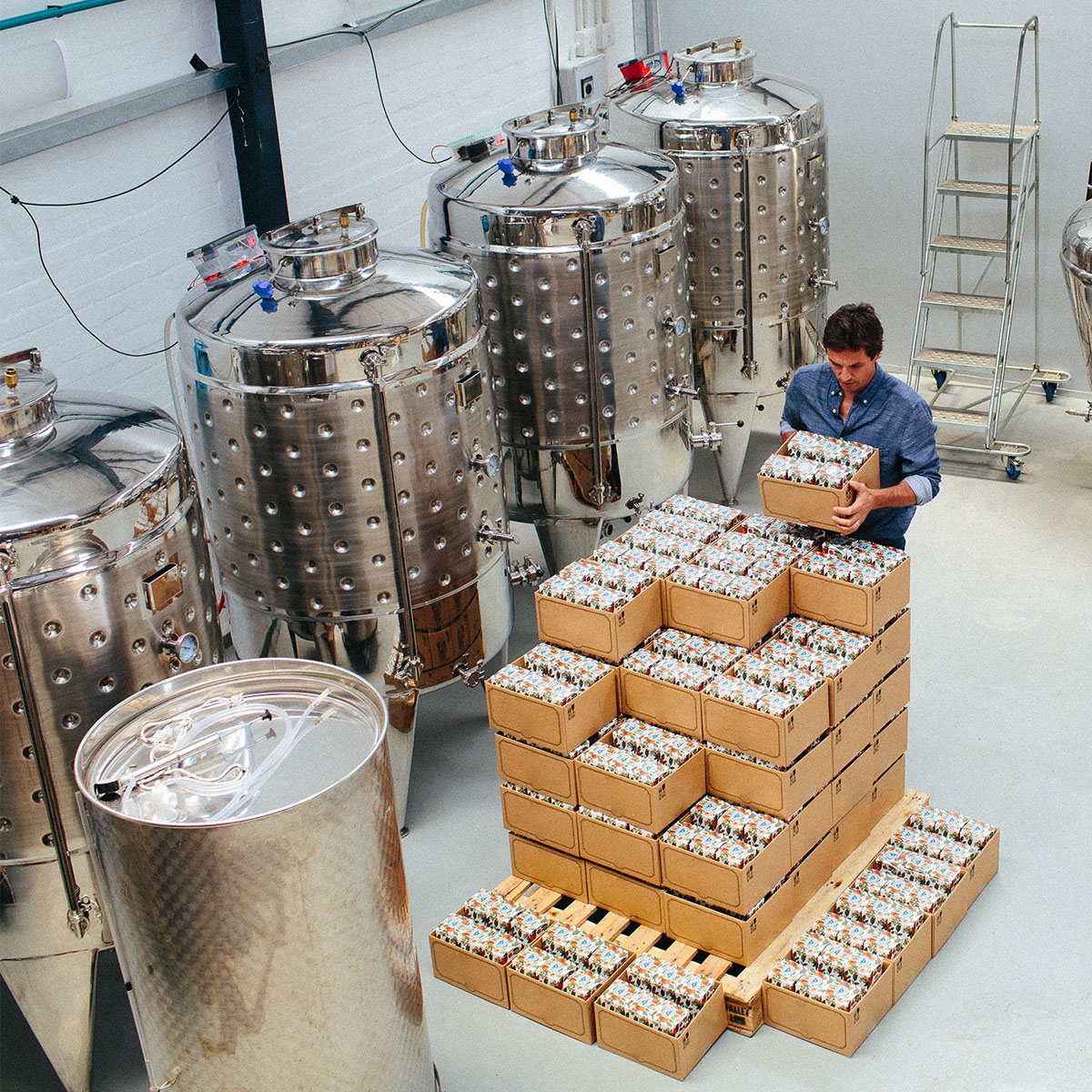 經典海角干燥風格，淡淡的柑橘味白酒包裝設計