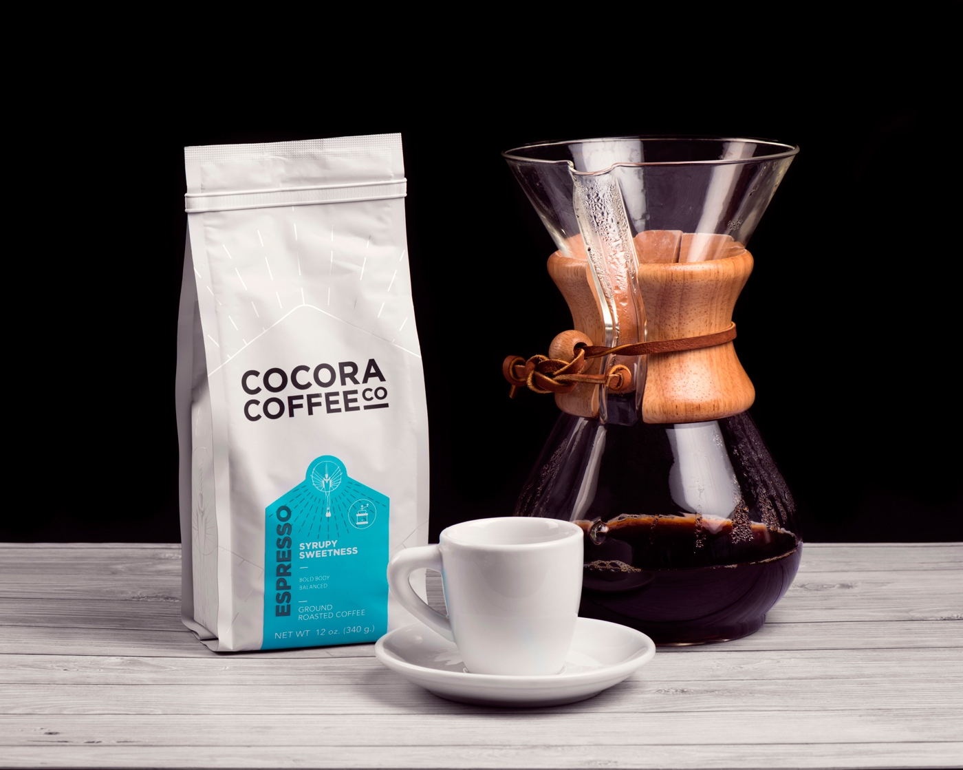 為一個咖啡杯，一個街角咖啡店，做整體的品牌包裝設(shè)計